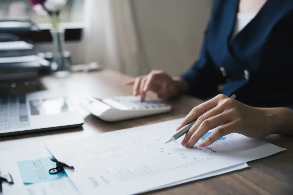 ImageAccountingFinancialInspectorHand